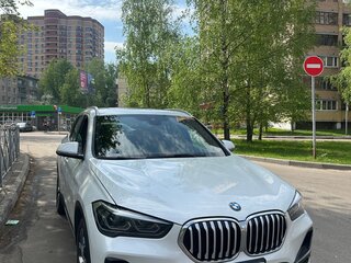 2022 BMW X1 28i sDrive II (F48) Рестайлинг, белый, 4000000 рублей, вид 2