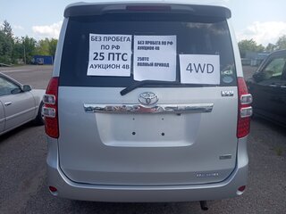2013 Toyota Noah II (R70), серебристый, 2440000 рублей, вид 4