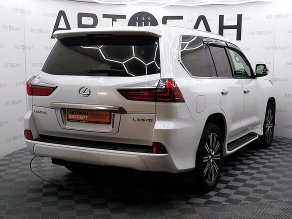 2020 Lexus LX 570 III Рестайлинг 2, белый, 8830000 рублей - вид 2