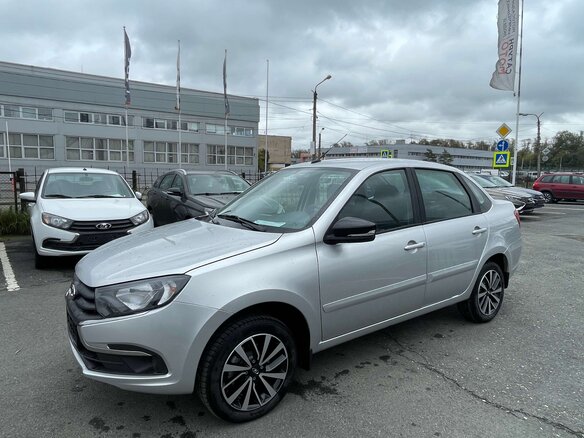 2026 Lada (ВАЗ) Granta I Рестайлинг, серебристый - вид 1