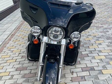 2020 Harley-Davidson Electra Glide, чёрный, 1800000 рублей, вид 2