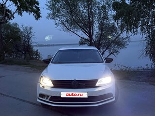 2015 Volkswagen Jetta VI Рестайлинг, белый, 650000 рублей, вид 2