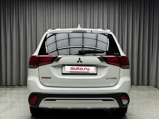 2019 Mitsubishi Outlander III Рестайлинг 3, белый, 2149000 рублей, вид 5