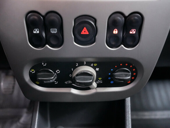 2012 Renault Sandero I, красный - вид 15