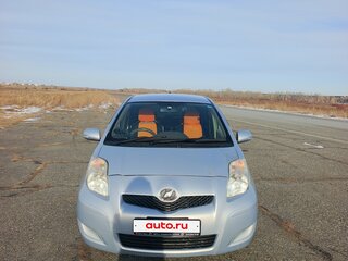 2010 Toyota Vitz II (XP90), серый, 675000 рублей, вид 3
