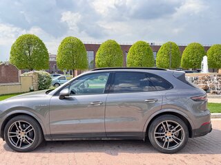 2020 Porsche Cayenne E-Hybrid III, серый, 9100000 рублей, вид 4