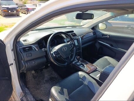 2015 Toyota Camry VII (XV50) Рестайлинг, белый, 1610000 рублей, вид 5