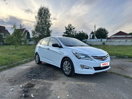 2015 Hyundai Solaris I Рестайлинг, белый, 680000 рублей, вид 4