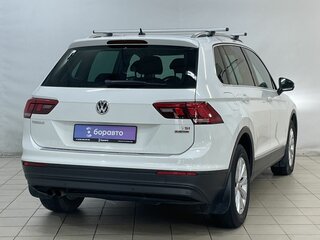 2017 Volkswagen Tiguan II, белый, 2050000 рублей, вид 4