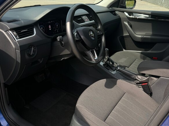 2019 Skoda Octavia III (A7) Рестайлинг, синий, 1800000 рублей - вид 10