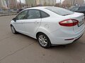 2016 Ford Fiesta Mk6 Рестайлинг, белый, 1300000 рублей - вид 3