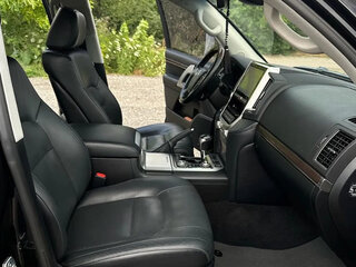 2018 Toyota Land Cruiser 200 Series Рестайлинг 2, чёрный, 6234000 рублей, вид 4