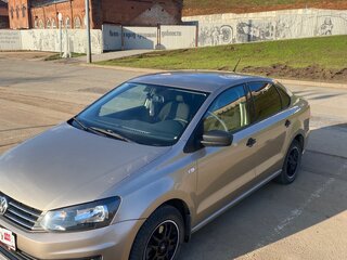 2016 Volkswagen Polo V Рестайлинг, бежевый, 1000000 рублей, вид 2