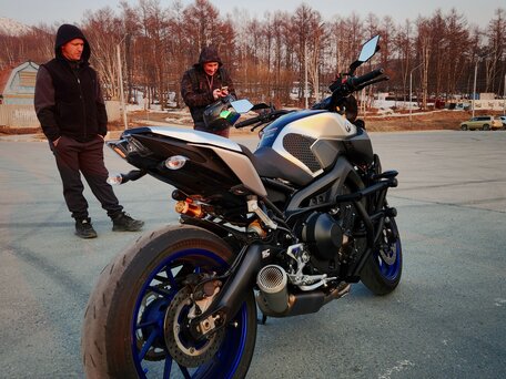 2018 Yamaha MT-09 (FZ-09), серебристый, 1200000 рублей, вид 3