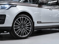 2019 Land Rover Range Rover Long IV Рестайлинг, серебристый, 6190000 рублей - вид 8
