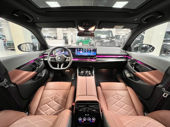 2025 BMW 5 серии 530i xDrive VIII (G60/G61/G68), чёрный, 9300000 рублей - вид 15