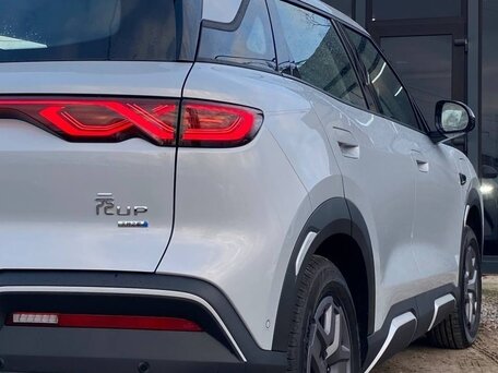 2024 BYD Yuan Up 45.12 kWh, серый, 1690000 рублей, вид 4
