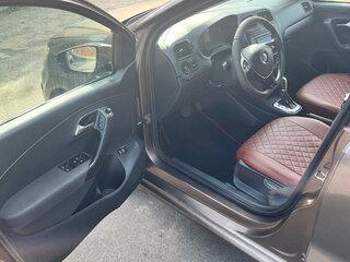 2015 Volkswagen Polo V Рестайлинг, коричневый, 425000 рублей, вид 5