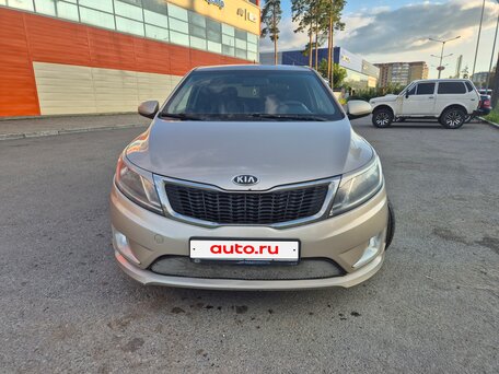2013 Kia Rio 5-speed III, бежевый, 699000 рублей, вид 3