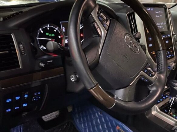 2018 Toyota Land Cruiser 200 Series Рестайлинг 2, чёрный, 8500000 рублей - вид 7