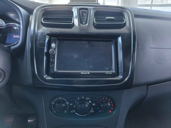 2014 Renault Logan II, серебристый, 514000 рублей - вид 21