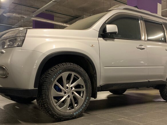 2014 Nissan X-Trail II Рестайлинг, серебристый, 2000000 рублей - вид 5