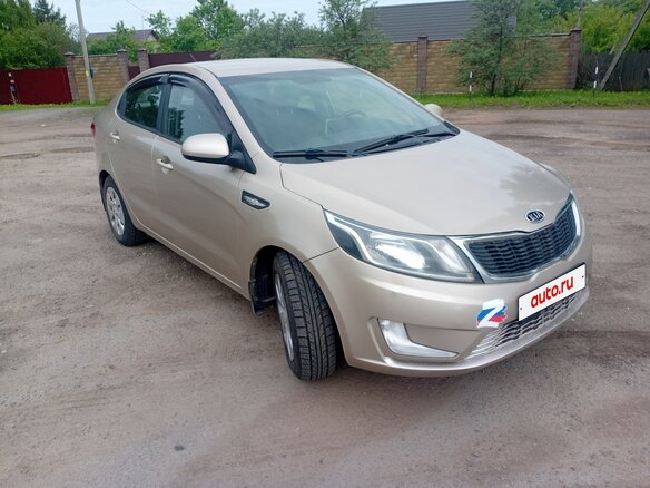 2013 Kia Rio 5-speed III, бежевый, 580000 рублей - вид 5