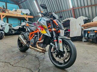 2021 KTM 1290 Super Duke R, серебристый, 1490000 рублей, вид 1