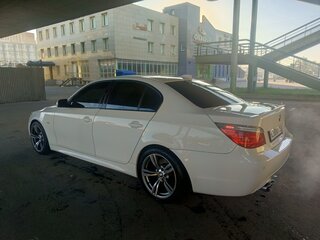 2008 BMW 5 серии 525i V (E60/E61) Рестайлинг, белый, 1100000 рублей, вид 4