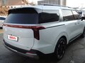 2025 Kia Carnival IV Рестайлинг, белый, 6990000 рублей - вид 3