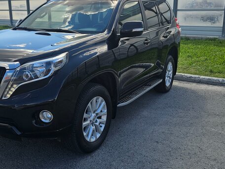 2016 Toyota Land Cruiser Prado 6-speed 150 Series Рестайлинг 1, чёрный, 4150000 рублей, вид 1