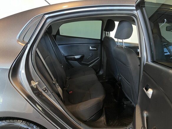 2012 Kia Rio III, серый, 600000 рублей - вид 16
