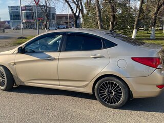 2013 Hyundai Solaris I, бежевый, 800000 рублей, вид 3