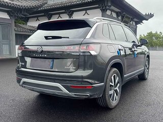 2023 Volkswagen Tayron I Рестайлинг, серый, 1890000 рублей, вид 4