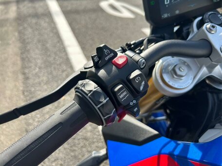 2024 BMW F 900 R, синий, 1177000 рублей, вид 4