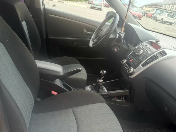 2010 Kia Ceed I Рестайлинг, чёрный, 700000 рублей - вид 4
