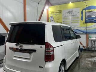 2011 Toyota Noah II (R70), белый, 1000000 рублей, вид 2