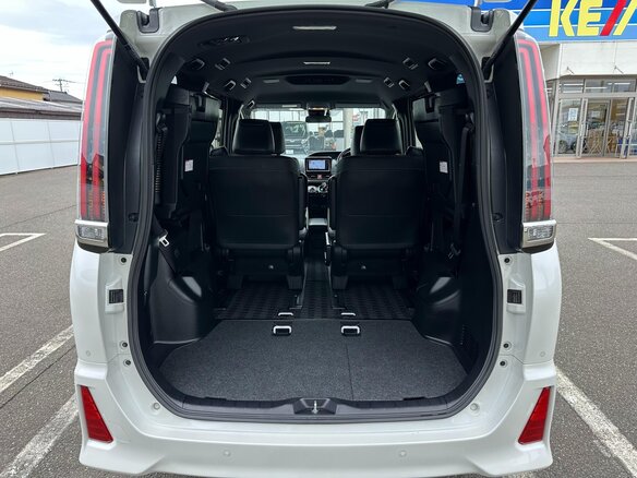 2021 Toyota Noah III (R80) Рестайлинг, белый, 1699000 рублей - вид 18
