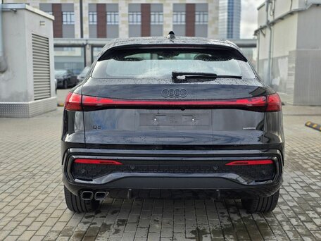 2026 Audi Q5 Sportback TFSI quattro S tronic II (GU), чёрный, 9703000 рублей, вид 5