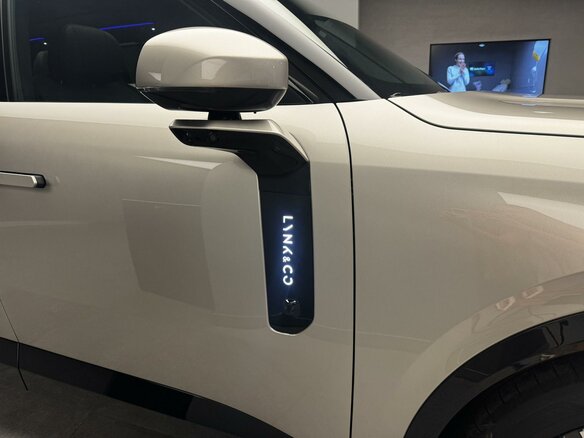 2026 Lynk & Co 900, белый - вид 13