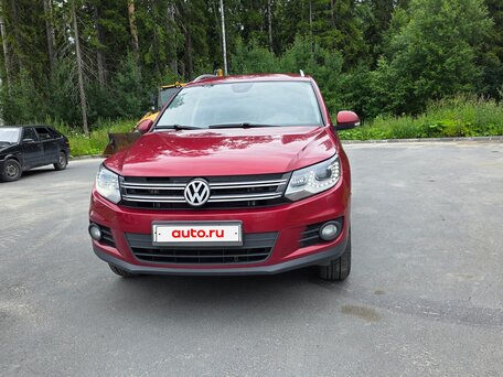 2016 Volkswagen Tiguan I Рестайлинг, красный, 990000 рублей, вид 1
