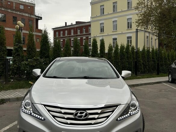 2011 Hyundai Sonata VI (YF), серебристый