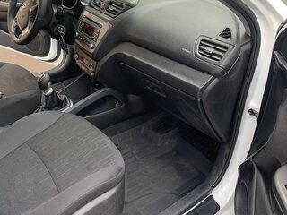 2015 Kia Rio III Рестайлинг, белый, 900000 рублей, вид 5