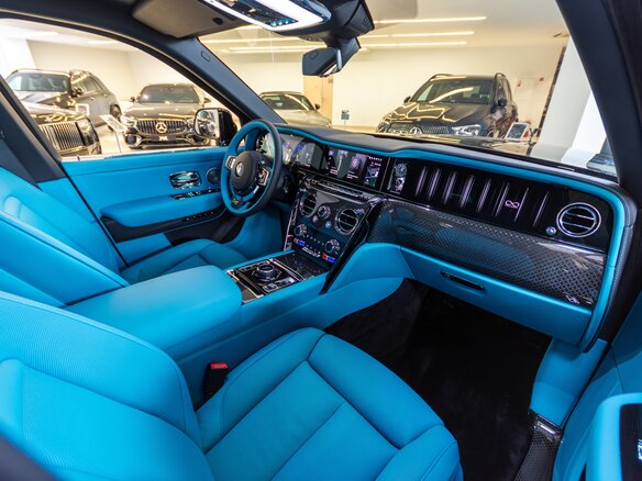 2025 Rolls-Royce Cullinan Black Badge I Рестайлинг (Series II), чёрный, 66500000 рублей - вид 12
