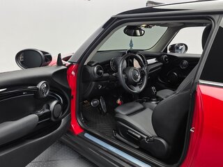 2022 Mini Hatch Cooper III (F55/F56) Рестайлинг 2, красный, 1860000 рублей, вид 5