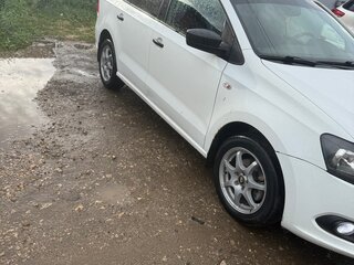 2015 Volkswagen Polo V, белый, 860000 рублей, вид 2