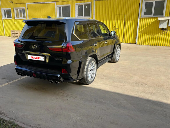2017 Lexus LX 570 III Рестайлинг 2, чёрный, 13500000 рублей - вид 3