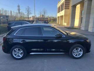 2022 Audi Q5 45 TFSI II (FY) Рестайлинг, чёрный, 3950000 рублей, вид 4