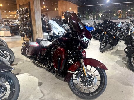 2018 Harley-Davidson CVO Street Glide, пурпурный, 3950000 рублей, вид 4