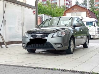 2010 Kia Rio II Рестайлинг, серебристый, 645000 рублей, вид 1
